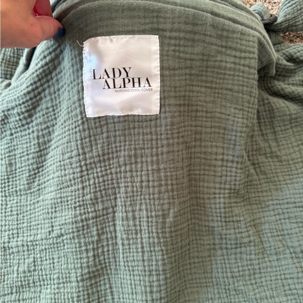 Lady Alpha nursing cover with neck fan